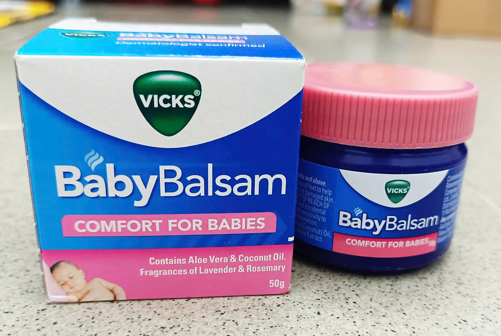 Dầu ấm ngực Vick Baby Balsam Comfort For Babies 50g của Đức Dầu ấm ngực Vick Baby Balsam hàng Đức giảm ho cho bé lọ 50g