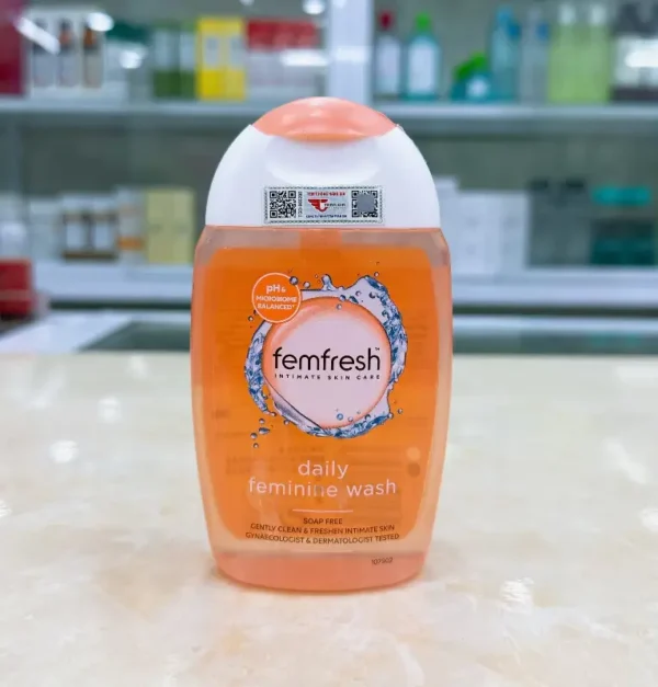 Dung dịch vệ sinh Femfresh màu cam 150ml của ANh