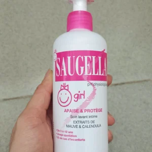 Dung dịch vệ sinh bé gái Saugella Girl 200ml của Pháp Dung dịch vệ sinh bé gái Saugella 200ml 3Y+