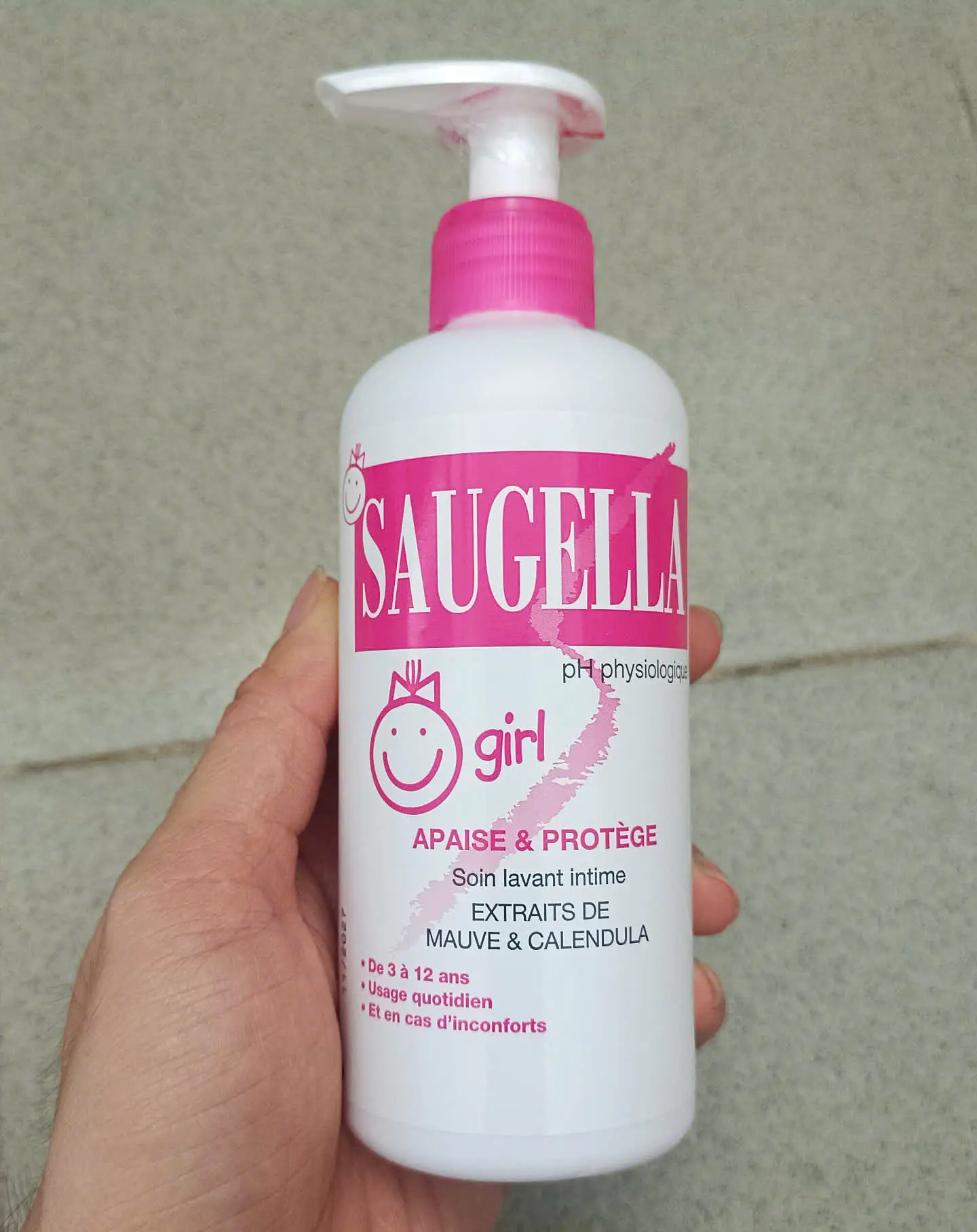 Dung dịch vệ sinh bé gái Saugella Girl 200ml của Pháp Dung dịch vệ sinh bé gái Saugella 200ml 3Y+