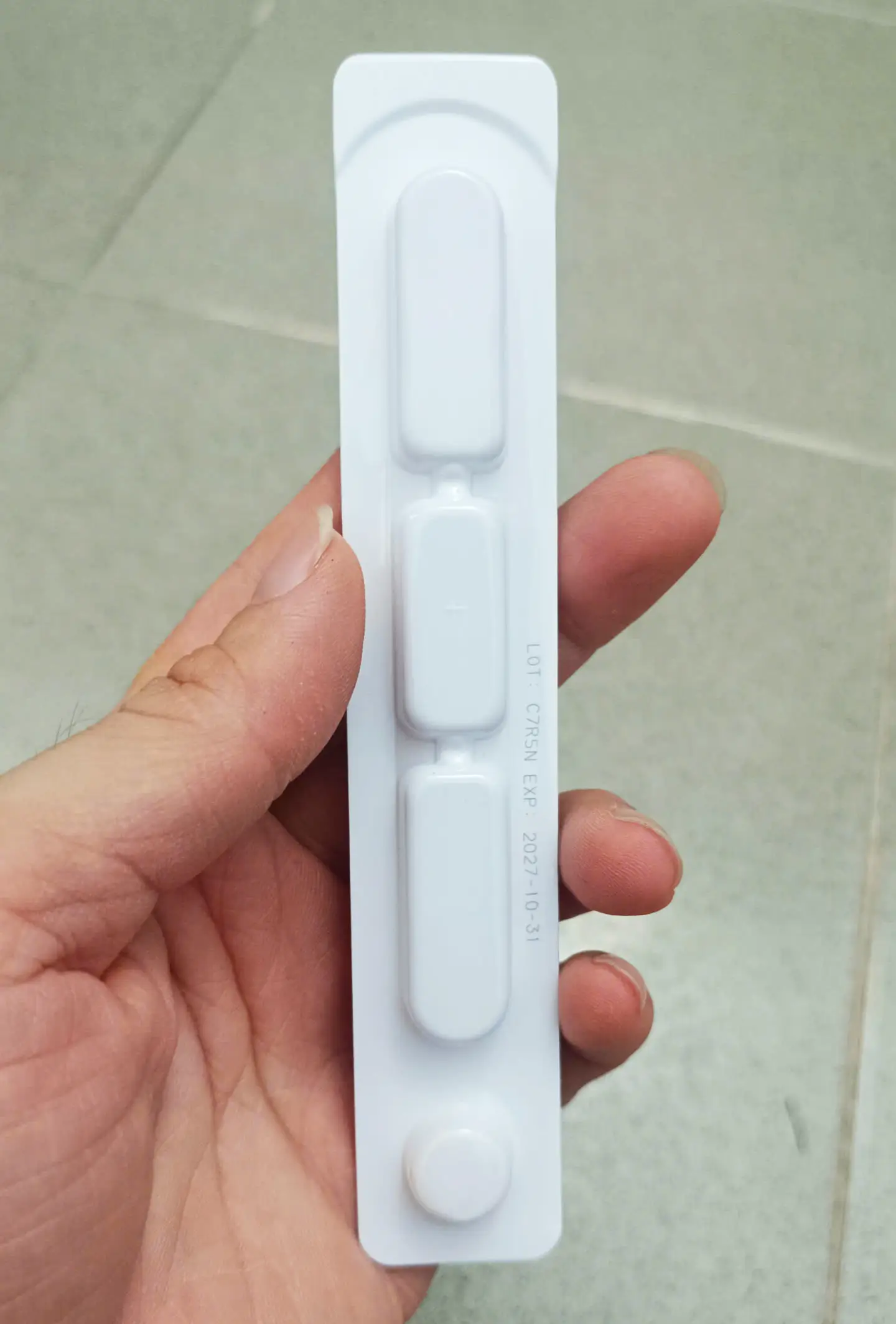 Gel bôi vecni flour viền đỏ Enamelast chống sâu răng cho bé Gel bôi Vecni Flour viền đỏ Enamelast ngừa sâu răng, chống sún răng