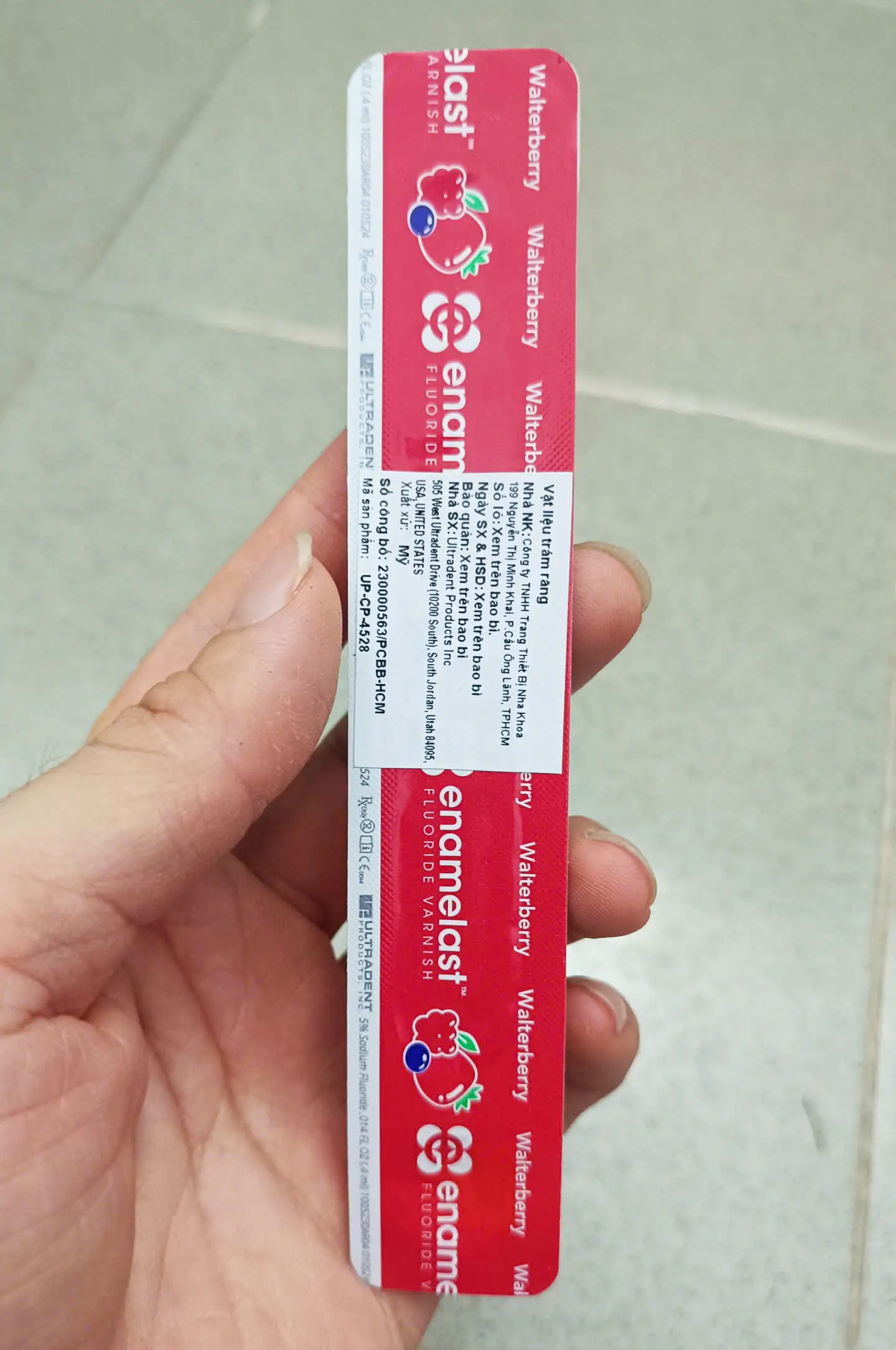 Gel bôi vecni flour viền đỏ Enamelast chống sâu răng cho bé Gel bôi răng Vecni Flour VIỀN ĐỎ. Vecni đỏ Enamelast kem bôi răng ngừa sâu răng, chống sún răng cho bé