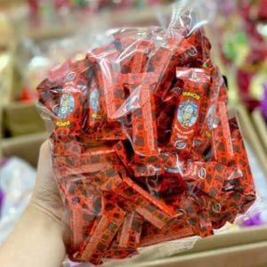 Bánh xốp bò đỏ Ronni phủ socola gói 400g của Nga Bánh xốp socola bò đỏ Ronni 400g