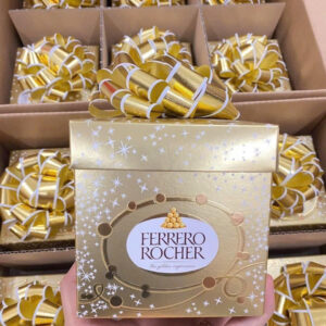 Socola Ferrero Rocher hộp nơ vàng 225g 18 viên của Italia Kẹo Socola Ferrero Rocher nơ vàng (hộp 18 viên)