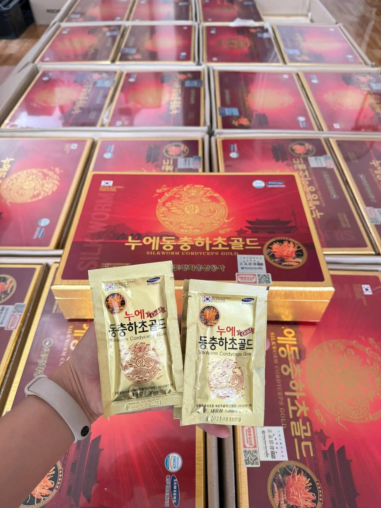 Đông trùng gỗ vàng Kanghwa Gold King 60 gói của Hàn Quốc ĐÔNG TRÙNG GỖ VÀNG GOLD - KING KANGHWA (MẪU MỚI)