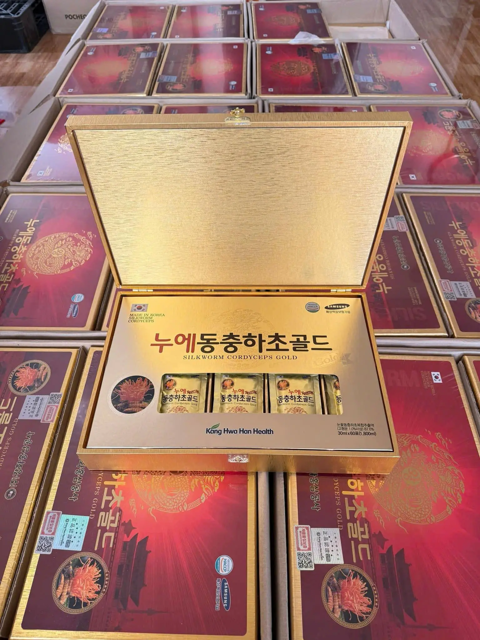 Đông trùng gỗ vàng Kanghwa Gold King 60 gói của Hàn Quốc Tinh chất đông trùng hạ thảo hộp gỗ vàng 60 gói