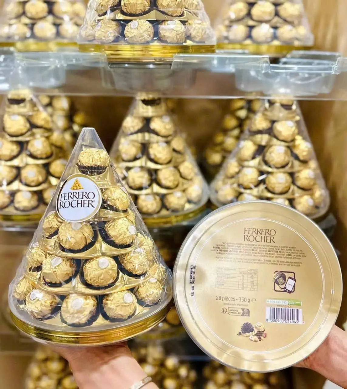 Socola tháp Ferrero Rocher 350g 28 viên của Italia Socola Ferrero Rocher Cone 350g - 28 viên Hình Tháp