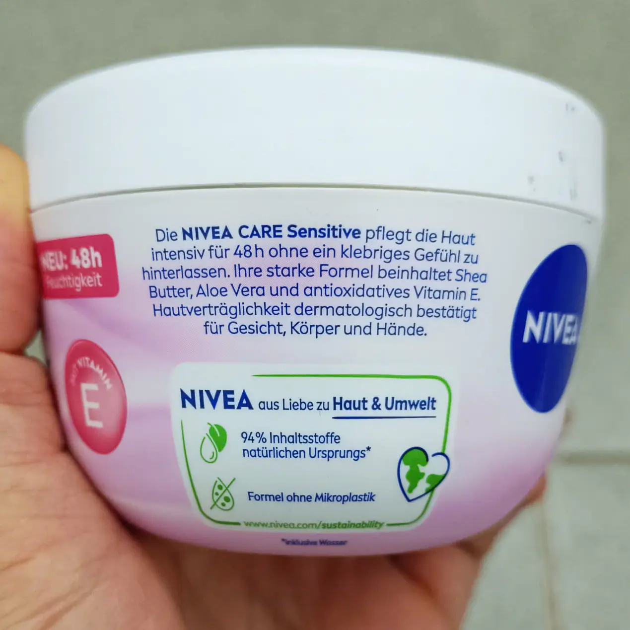 Kem dưỡng ẩm Nivea Care Sensitive 200ml của Đức Kem dưỡng ẩm Nivea Care Sensitive 200ml cho da nhạy cảm của Đức