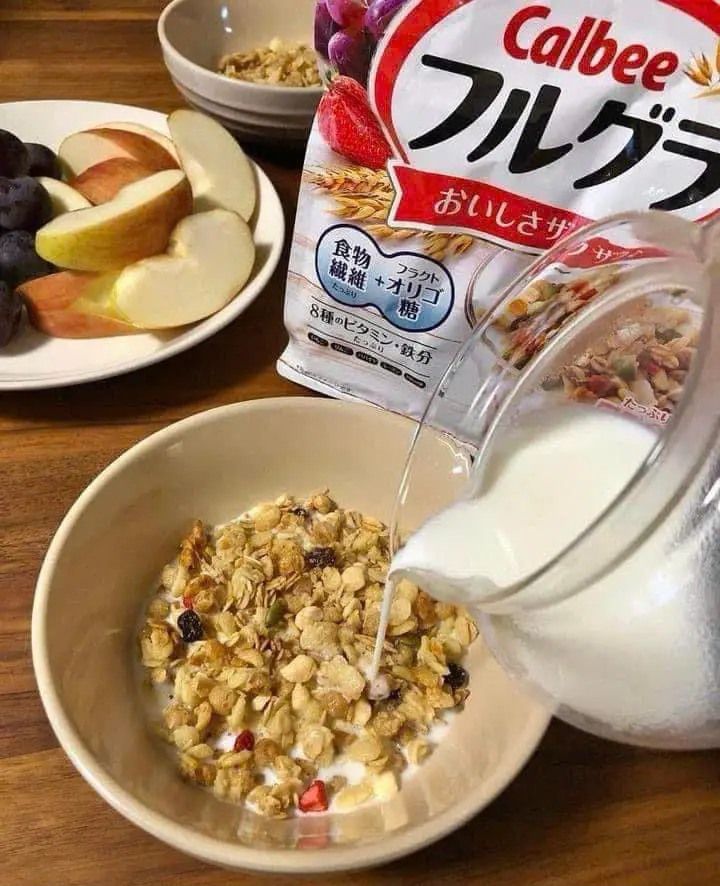 Ngũ cốc Calbee đỏ trái cây 750g của Nhật Bản Ngũ cốc Calbee mẫu mới 750g nội địa Nhật Bản Đỏ