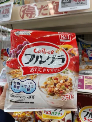 Ngũ cốc Calbee đỏ trái cây 750g của Nhật Bản Ngũ cốc trái cây Calbee đỏ Nhật Bản (gói 750g)