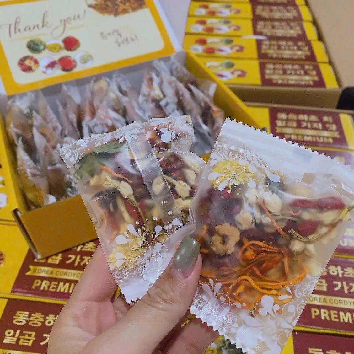 Trà đông trùng hạ thảo 7 vị Premium Korea Cordyceps Tea 25 gói của Hàn Quốc Trà Đông Trùng Hạ Thảo 7 Vị Thảo Mộc Hộp 25 gói Hàn Quốc