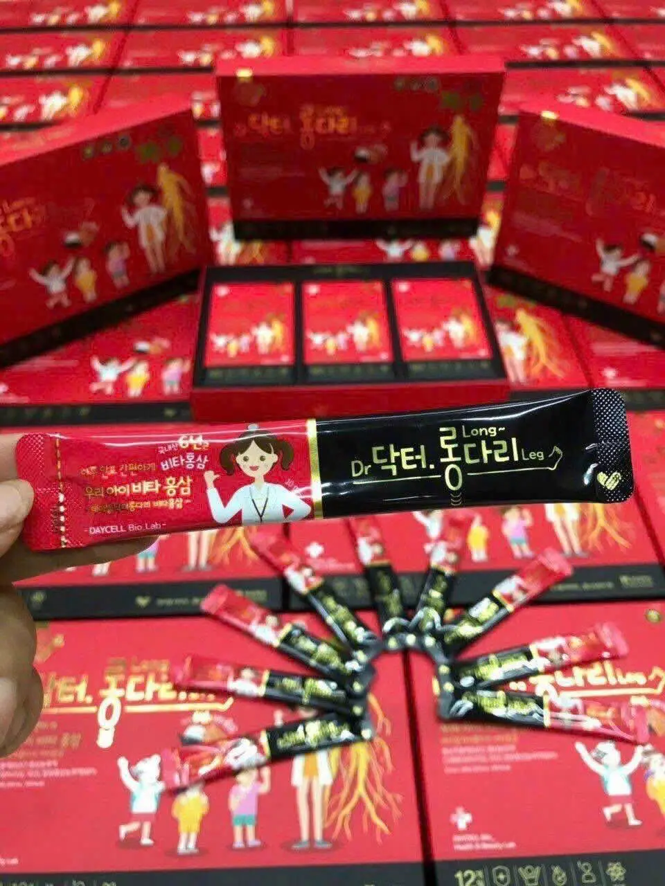 Nước hồng sâm trẻ em Daycell Dr.Long Leg Vita Red Ginseng 10ml x 30 gói của Hàn Quốc Nước uống hồng sâm trẻ em Dr.Long Leg Vita Red Ginseng