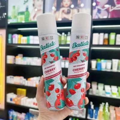 Dầu gội khô Batiste Dry Shampoo Cherry Cheeky Cherry 200ml của Anh Quốc Dầu Gội Khô Batiste Hương Anh Đào Dry Shampoo Fruity & Cheeky Cherry 200ml