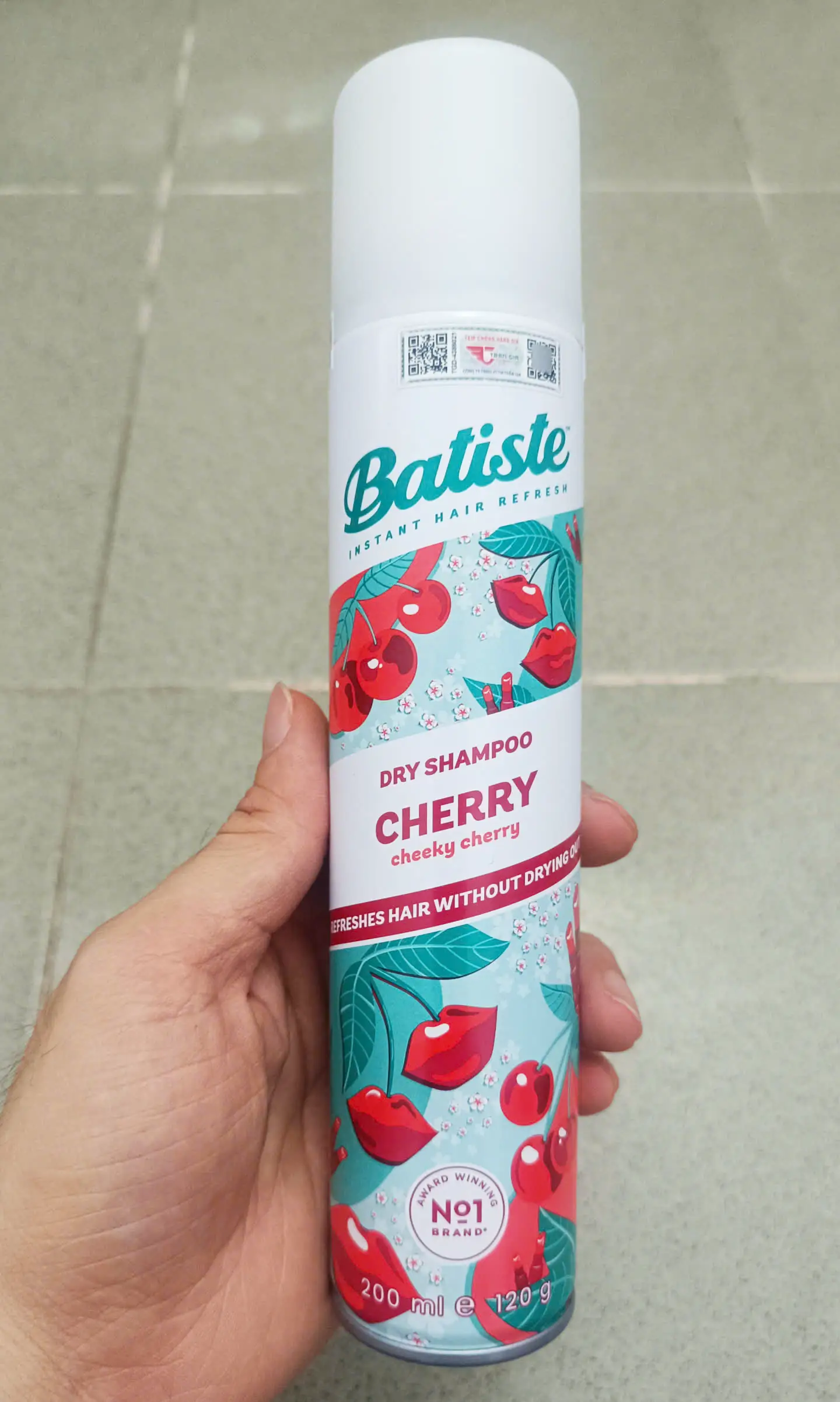 Dầu gội khô Batiste Dry Shampoo Cherry Cheeky Cherry 200ml của Anh Quốc Gội khô Batiste Dry Shampoo Cherry 200ml