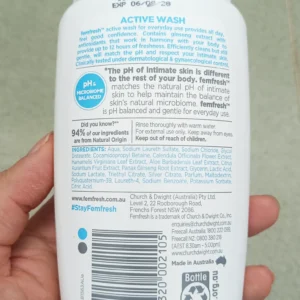 Dung dịch vệ sinh Femfresh Active Wash xanh trắng 250ml của Úc Dung dịch vệ sinh Femfresh Active Wash 250ml cho phái nữ