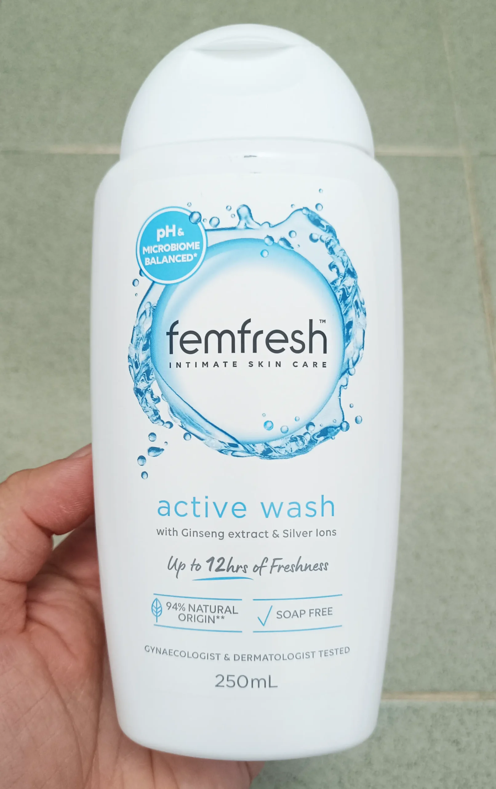 Dung dịch vệ sinh Femfresh Active Wash xanh trắng 250ml của Úc Dung dịch vệ sinh Femfresh Active Wash 250ml cho phái nữ của Úc