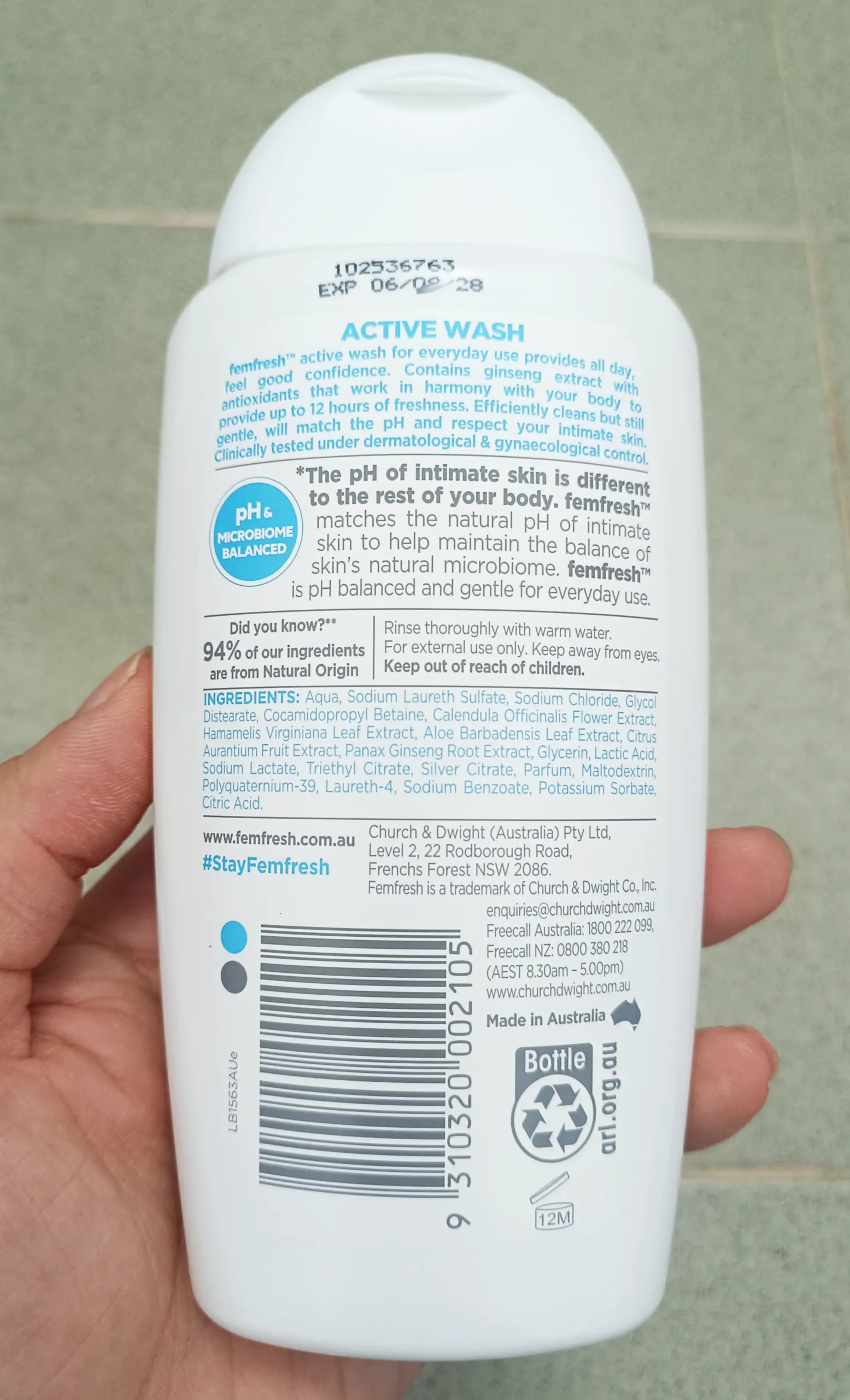 Dung dịch vệ sinh Femfresh Active Wash xanh trắng 250ml của Úc Dung dịch vệ sinh Femfresh Active Wash 250ml cho phái nữ